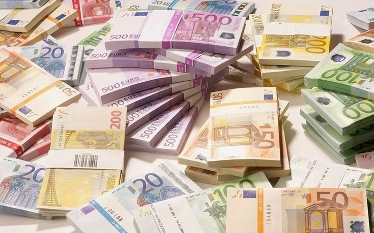 40χρονη από το Βόλο βρήκε τσάντα με 20.000 ευρώ, χρυσό ρολόι και πιστωτικές και τα παρέδωσε